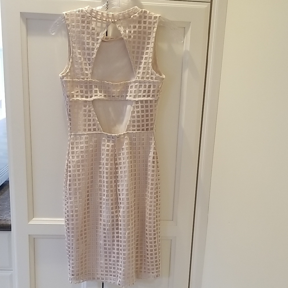 Elegant Mystic Cream Sleeveless Dress - Picture 3 of 7